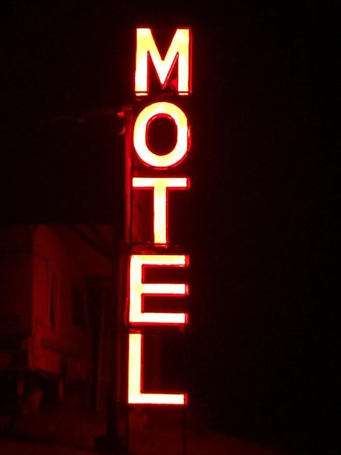 Piekalne Hotel Kalniesi Bagian luar foto