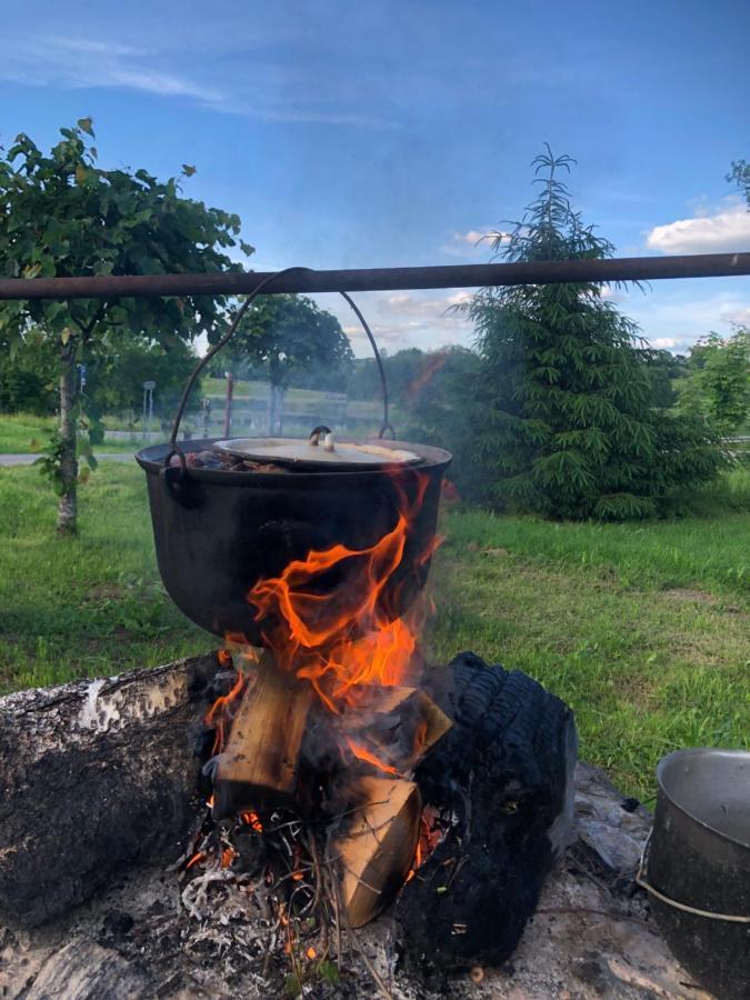 Piekalne Hotel Kalniesi Bagian luar foto